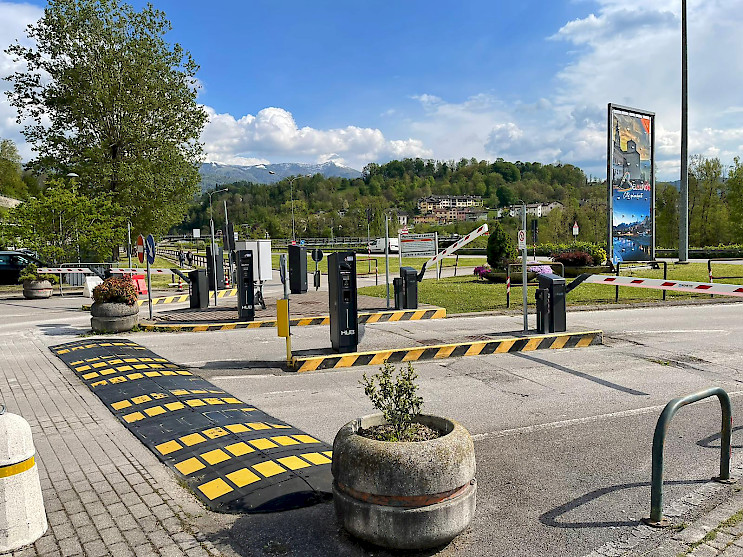 HUB entry and exit lane of Lamboi Parking in Belluno