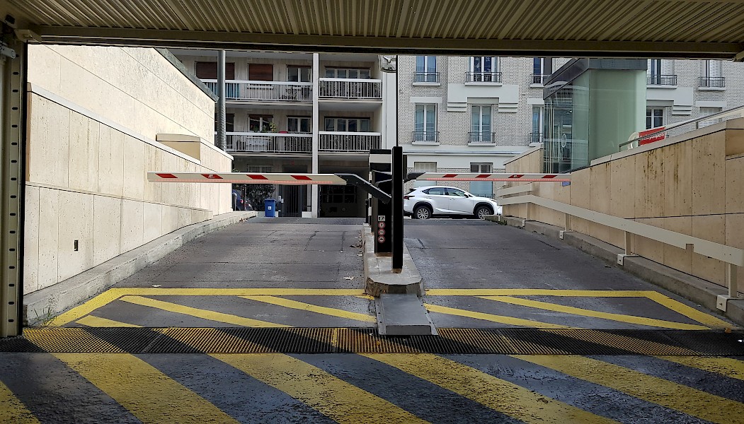 Sephora sede HUB Parking barriera Magnetic