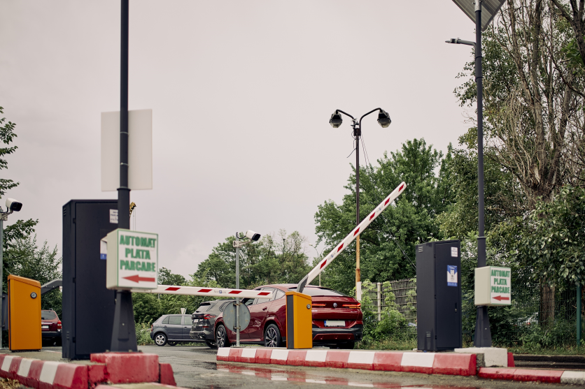 Romexpo parking entrance with HUB hybrid parking system combining LPR and traditional ticket.